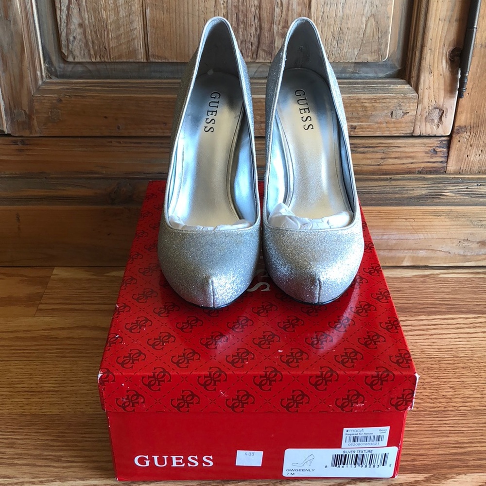 Silver texture Guess pumps